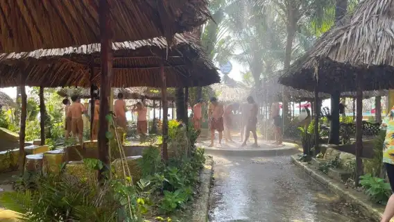 [อ่างโคลนแวร์ซายส์] อ่างโคลน VERSAILLES ที่ฟูก๊วก + นวดสปา + สระว่ายน้ำ + หาดทราย