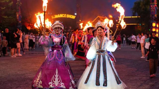 Lashihai Horse Riding + Lijiang Romance Day Tour