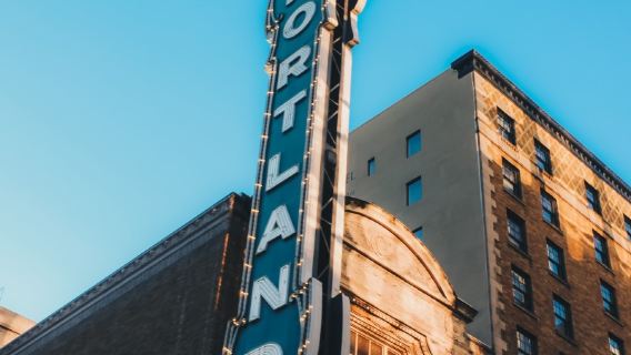 Book after consultation/St. Johns Bridge, Forest Park, Blue Sky, Oregon Center for the Photographic Arts, Portland/Airport/Point-to-point transportation/Tour guide & driver/Private car service