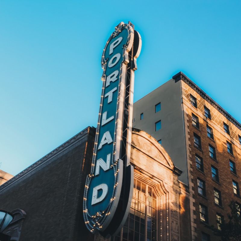 Book after consultation/St. Johns Bridge, Forest Park, Blue Sky, Oregon Center for the Photographic Arts, Portland/Airport/Point-to-point transportation/Tour guide & driver/Private car service