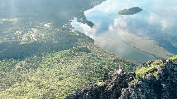 Mauritius: Sunrise Mountain Hike with Southwest Road-trip