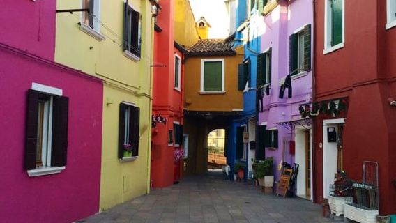 Tur Berpemandu Pulau Burano