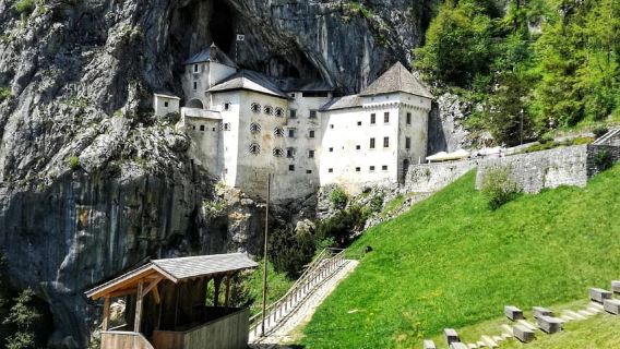 Ljubljana: Postojna Cave and Predjama Castle Tour