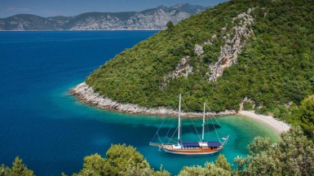 Fethiye: 12 Islands Boat Tour with Lunch and Hotel Pickup