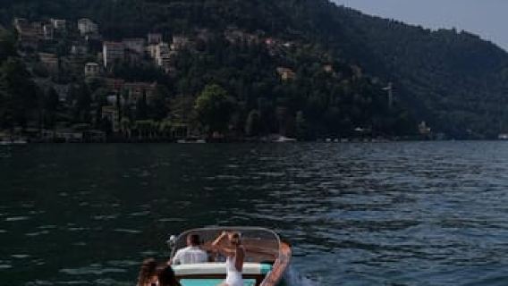 Private Vintage Boat Tour on Lake Como with Prosecco