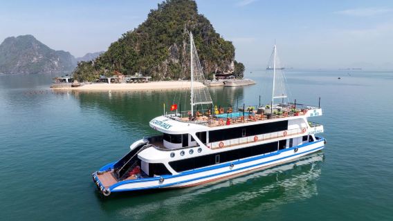 Luxus-Halong-Bucht-Kreuzfahrt (7 Stunden) ab Hanoi – Limousine, Mittagsbuffet, Jacuzzi, Party