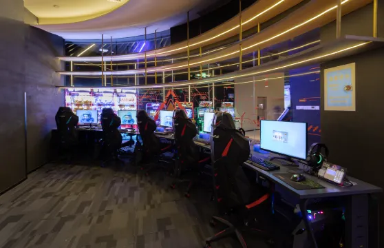 皇室假期美食水療會|吃喝玩樂&電競電玩+24小時淨桑（平日）