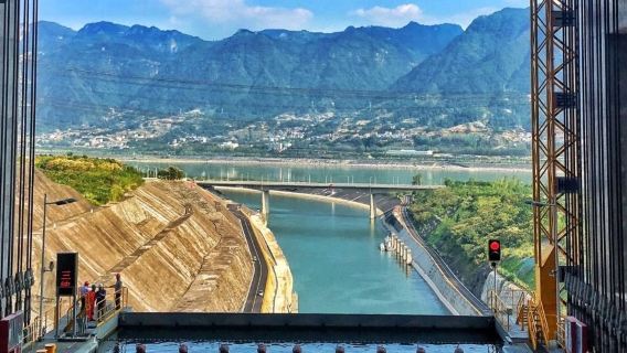 三峽垂直升船機半日遊【乘豪華遊輪翻越三峽大壩】