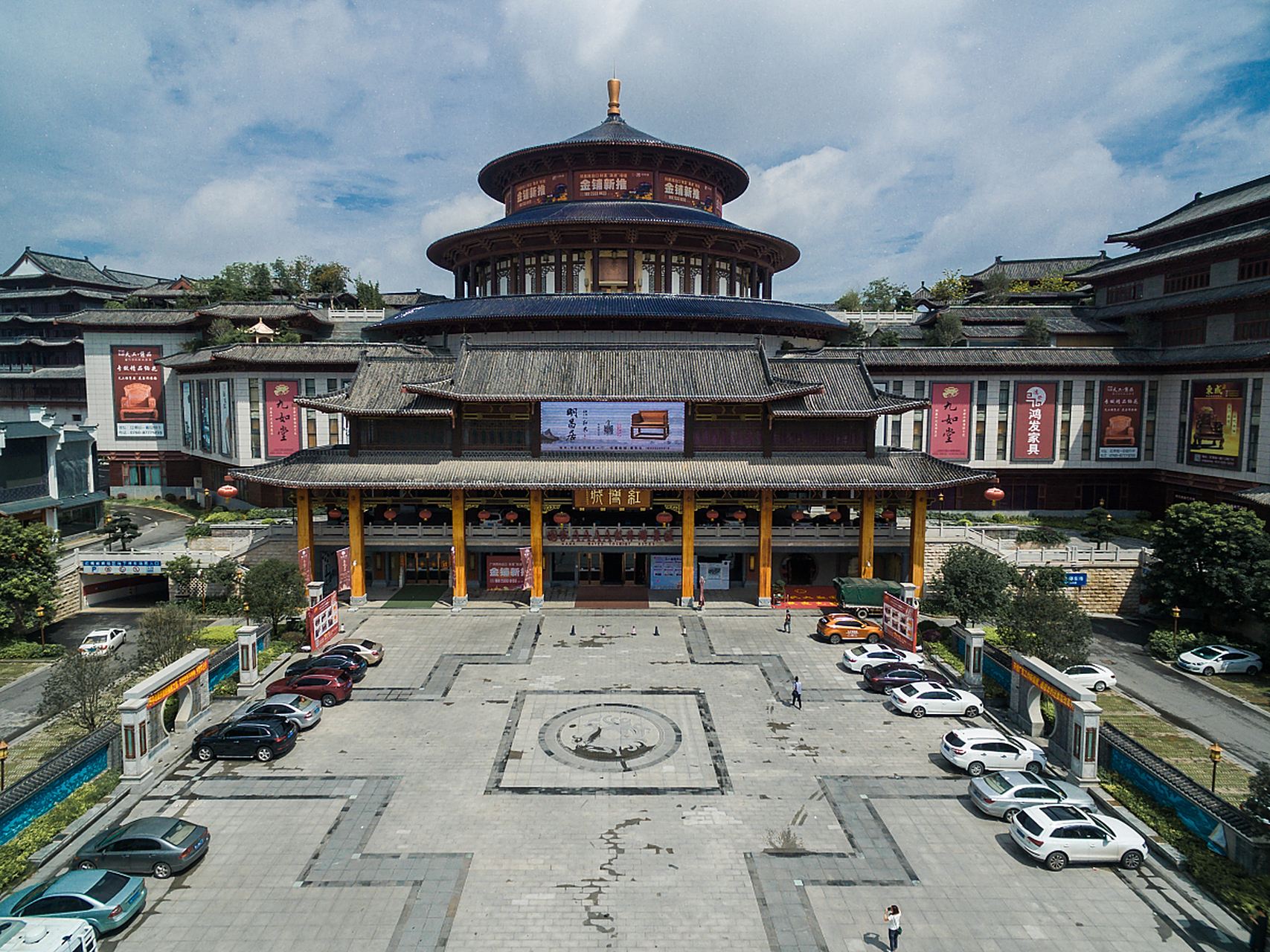 Guangzhou round-trip private charter 1-day tour to Zhongshan Hongbocheng and Sun Yat-sen's Former Residence (admission ticket not included)