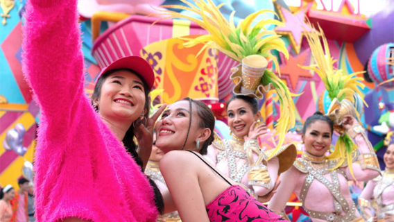 Lawatan malam Karnival Magic, Phuket, Thailand.