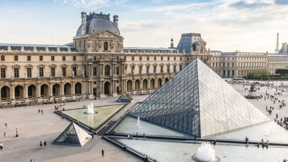 パリ ルーヴル美術館ガイドツアー【入場チケット付き 優先入場可】