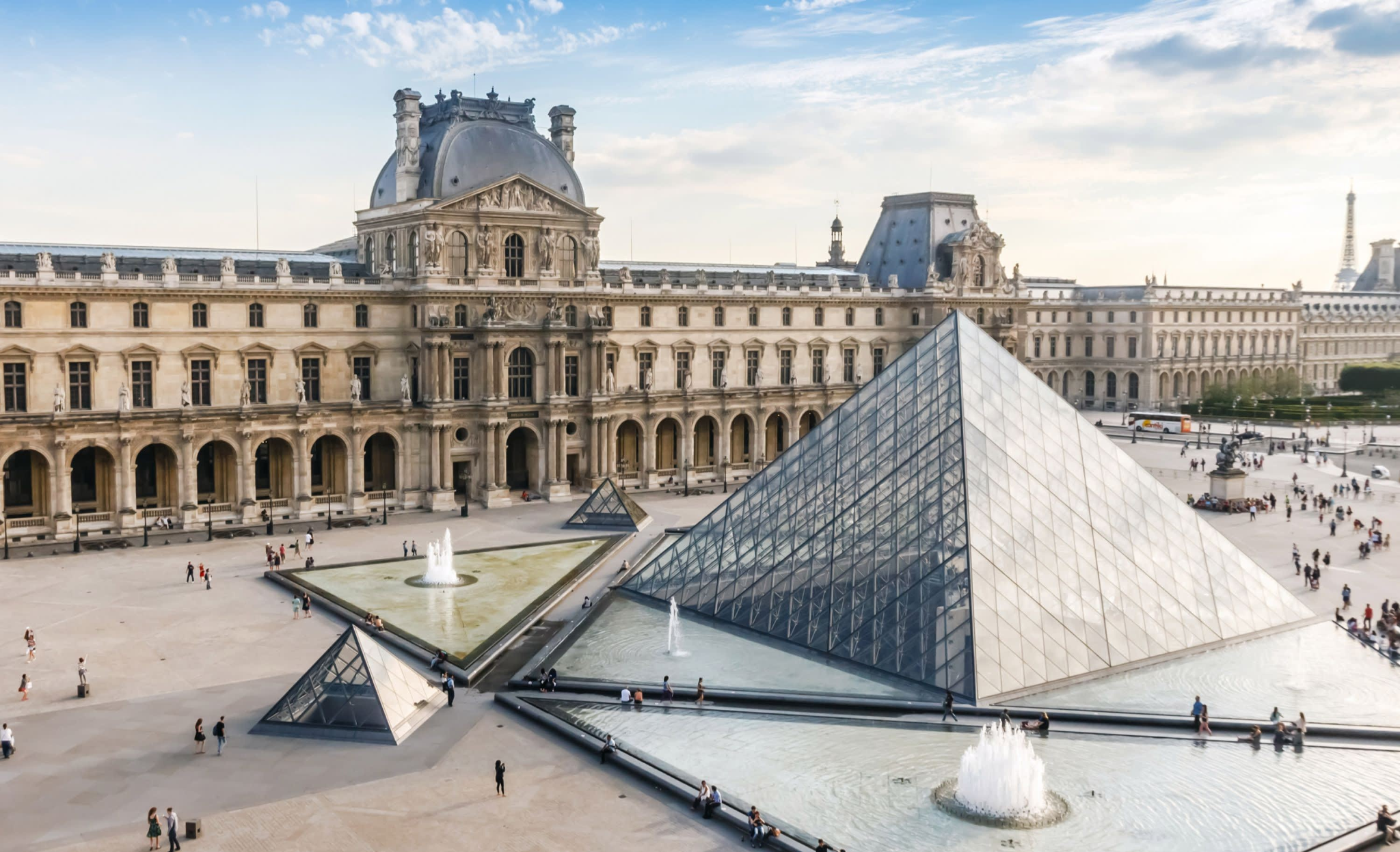 ทัวร์นำเที่ยวพิพิธภัณฑ์ลูฟวร์ในปารีส [รวมตั๋วเข้า เข้าชมผ่านช่องทางด่วนที่จองไว้ล่วงหน้า]