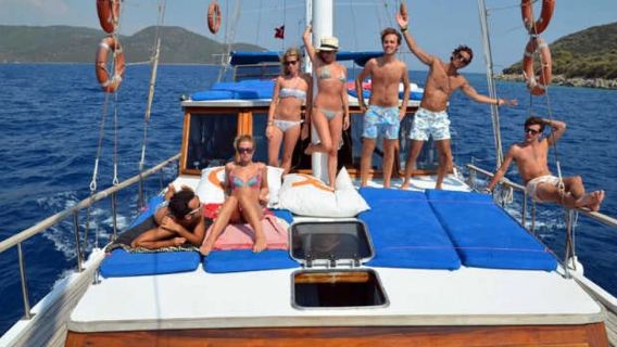 Фетхие: поездка на лодке по 12 островам с трансфером из отеля и обедом