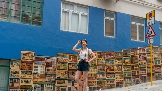 MTR上環駅発｜セントラル街歩きツアー＜文武廟・ウォールアート・大館（旧刑務所）＞｜日本語ガイド付き