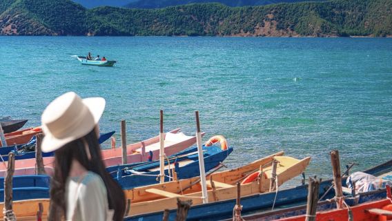 Lawatan Sehari Mengelilingi Tasik Lugu Lijiang [Hiburan Tulen + Harga Termasuk Semua + Perahu Tradisional]