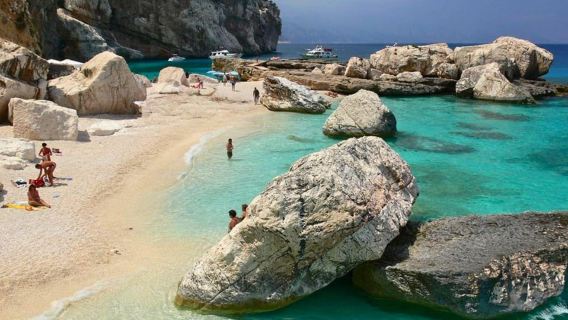 Cala Gonone: Gulf of Orosei Catamaran Cruise with Aperitif