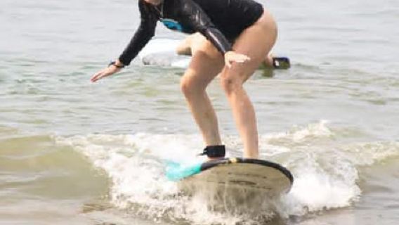 Weligama: Private Surf Lesson with Equipment & Photos