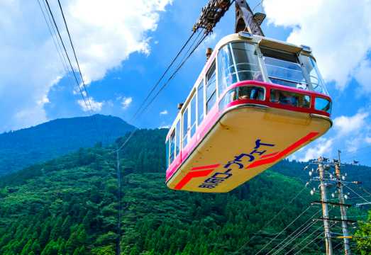 Oita classic 1-day tour: Dazaifu-tenmangu Shrine, Yufuin Town, Beppu cable car, Fukuoka round-trip