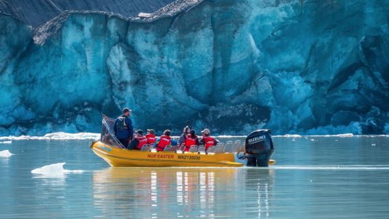 Ekspedisi Perahu Gletser Tasman Glacier di Pulau Selatan Selandia Baru - Tur Penjelajah Gletser Tasman - Lanskap Danau Gletser yang Menakjubkan di Selandia Baru