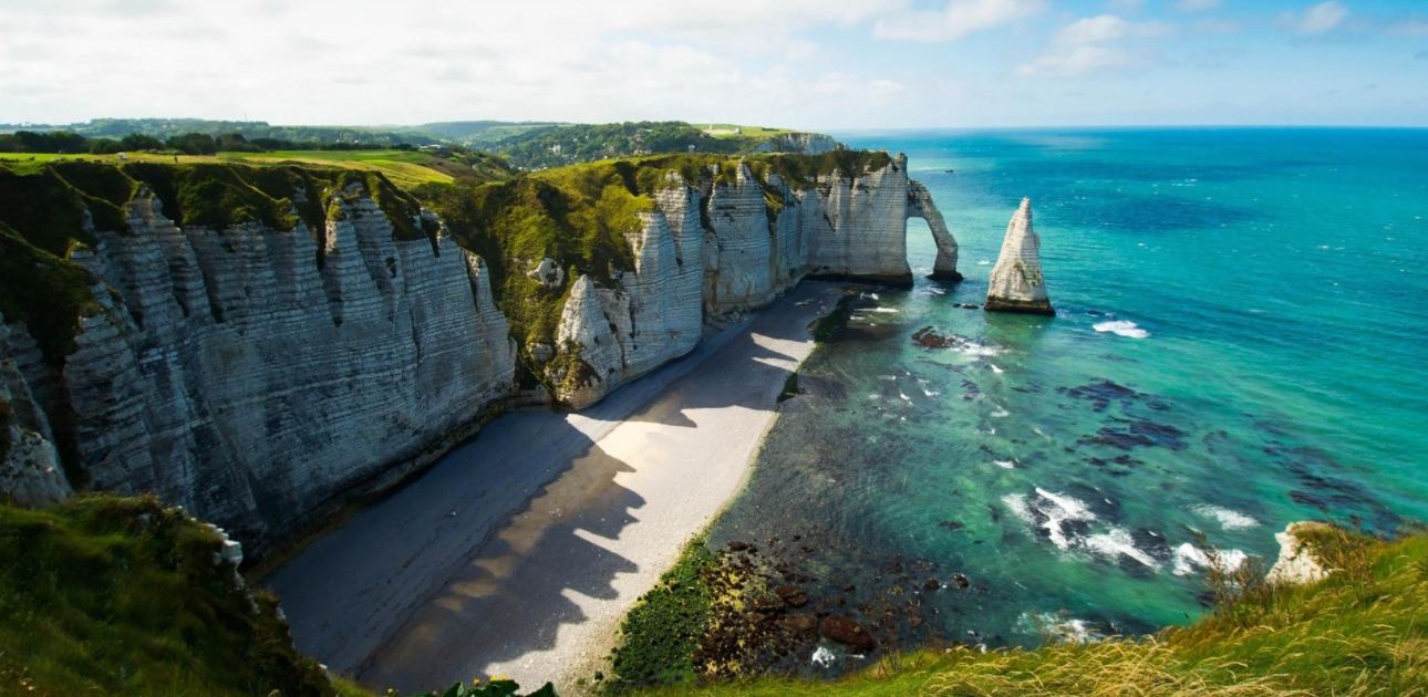 1-day tour to Falaises d'Etretat + Les Jardins D'Etretat with Chinese-speaking guide and private charter round-trip