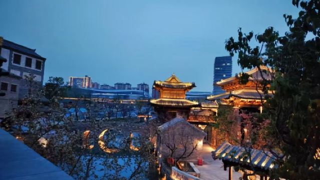 清照泉城-明水古城国際泉水リゾート【入場チケット込み+ガイド付き+食事付き】