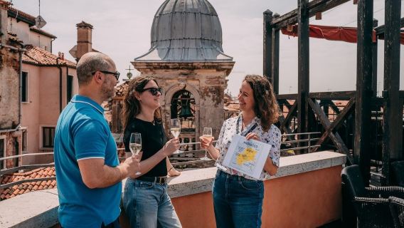 Venice: Guided Hidden Paths & Rooftops Tour + Prosecco Tasting