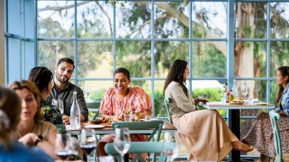 [Bao gồm bữa trưa và nếm rượu vang] Tour nhóm nhỏ tham quan Rừng gỗ đỏ Yarra Valley và Rượu vang hảo hạng tại Melbourne (Nhóm nhỏ cao cấp)