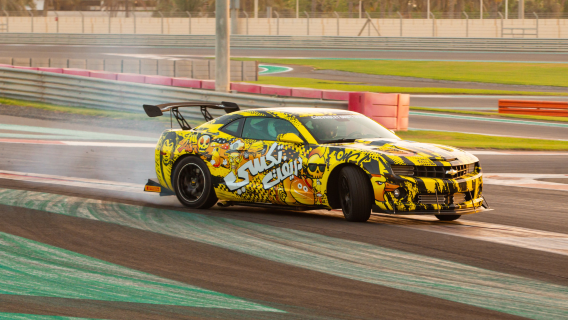 Chevrolet Drift Tax на трассе Яс-Марина в Абу-Даби (зрение пассажира с эффектом погружения в Drift Tax)