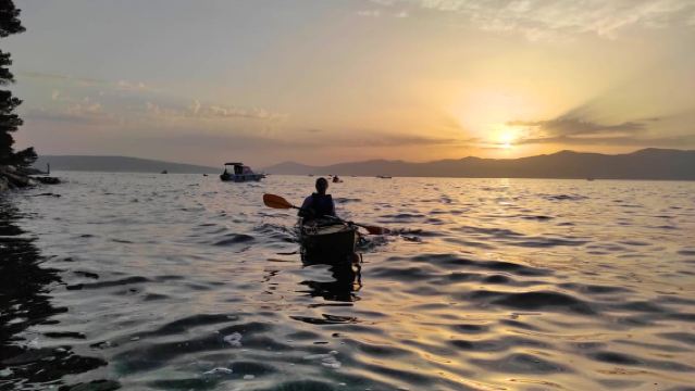 Split: Geführte Kajaktour bei Sonnenuntergang mit Schnorcheln