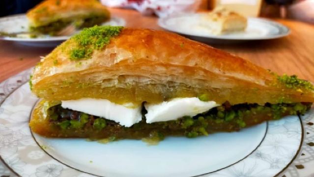 Alanya City, Castle & Boat Tour with Bazaar and Swim Stop