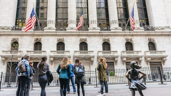 NYC: Tur Wall Street dengan Monumen dan Patung 9/11 Ferry