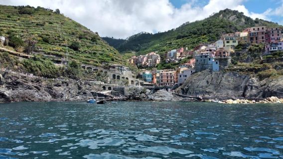 Cinque Terre: Boat Tour with Snorkeling