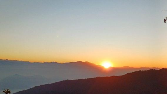 กาฐมา ณ ฑุ: พระอาทิตย์ขึ้นที่ Nagarkot และเดินป่า Changu Narayan