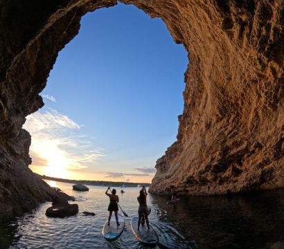 Ibiza : Excursion en bateau avec SUP et snorkeling, grottes, boissons et photos