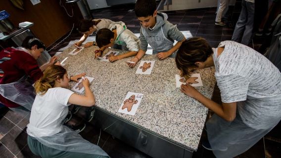 Bruges: laboratorio di produzione del cioccolato e ingresso al Museo del cioccolato