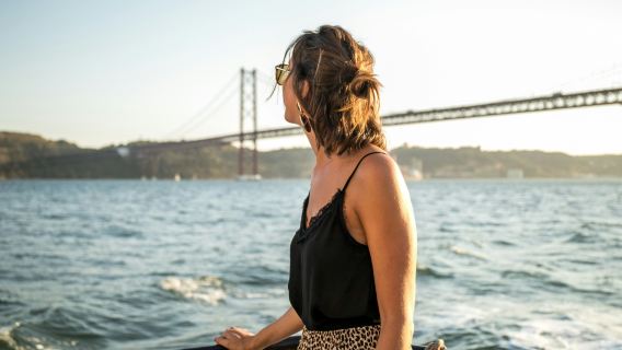 Lisbon: Tagus River Sunset Cruise + Live Music + Drink