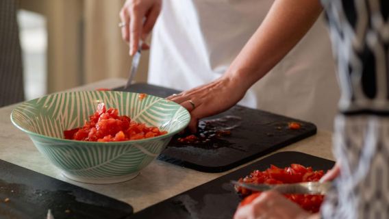 Clase de cocina griega con un chef local, vino y comida en Drios