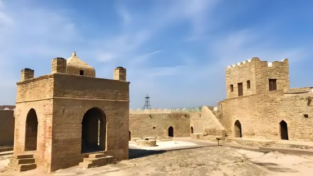 Baku andata e ritorno: Riserva statale di Qobustan + vulcani di fango + Montagna di Fuoco + Tempio del Fuoco