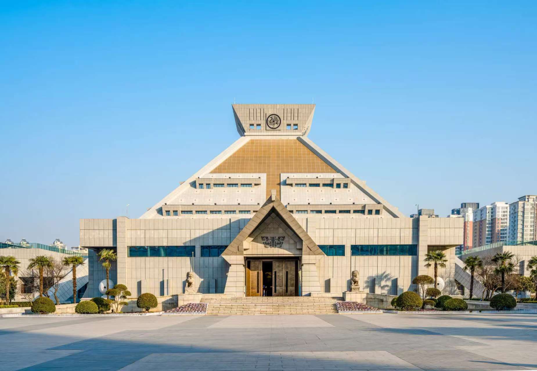 Henan Museum - Zhengzhou CBD Corn Tower - Financial Island 1-day tour