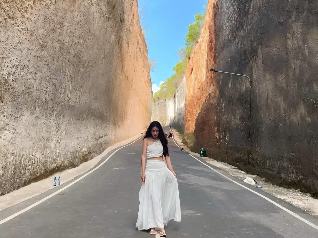 Tour di 1 giorno a Uluwatu: Strada panoramica sulla scogliera, Spiaggia di Pandawa, Parco Culturale GWK, Cena sul bordo della scogliera e Tempio di Uluwatu