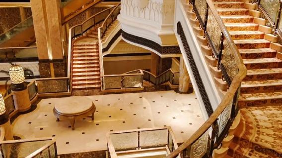 Abu Dhabi Private Transfer Day Tour: Louvre + Saadiyat Beach Cultural District + Emirates Palace Hotel