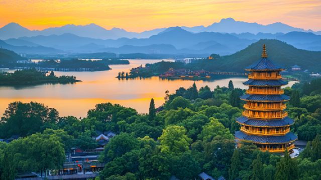 Eendaagse tour naar de Leifeng Pagode, boottocht op het West Lake en Lingyin Tempel in Hangzhou (inclusief Song-dynastie thee ceremonie en waaier schilderij ervaring)
