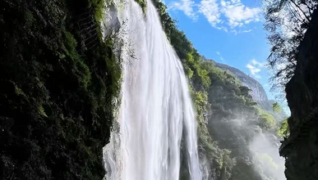 ทัวร์ 1 วัน สัมผัส "ม่านน้ำมหัศจรรย์" ที่ น้ําตกสาม Gorges | ระหว่างภูเขาและแม่น้ำ เหนือก้อนหิน