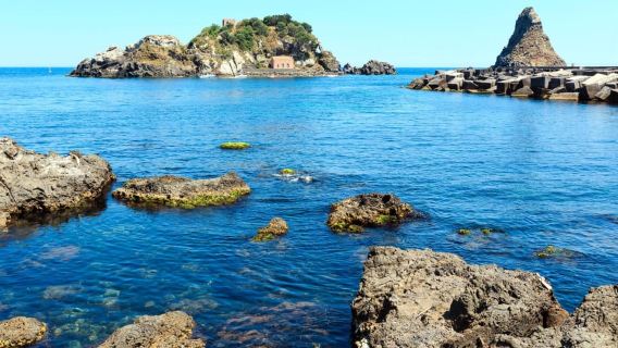 Catania: Boat Trip with Aperitif, Prosecco and Snorkeling