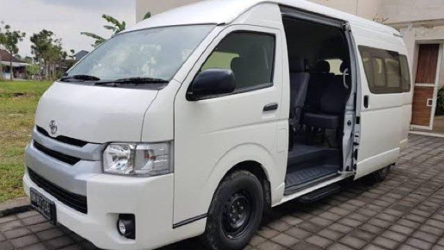 Location de voiture à Bali avec Toyota Hiace