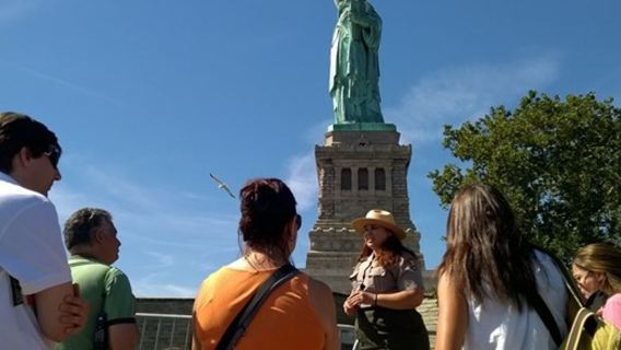 Tour 1 ngày du thuyền đến Đảo Tượng Nữ Thần Tự Do tại New York, có thể lựa chọn khởi hành từ Công viên Battery hoặc Công viên Tiểu bang Liberty.