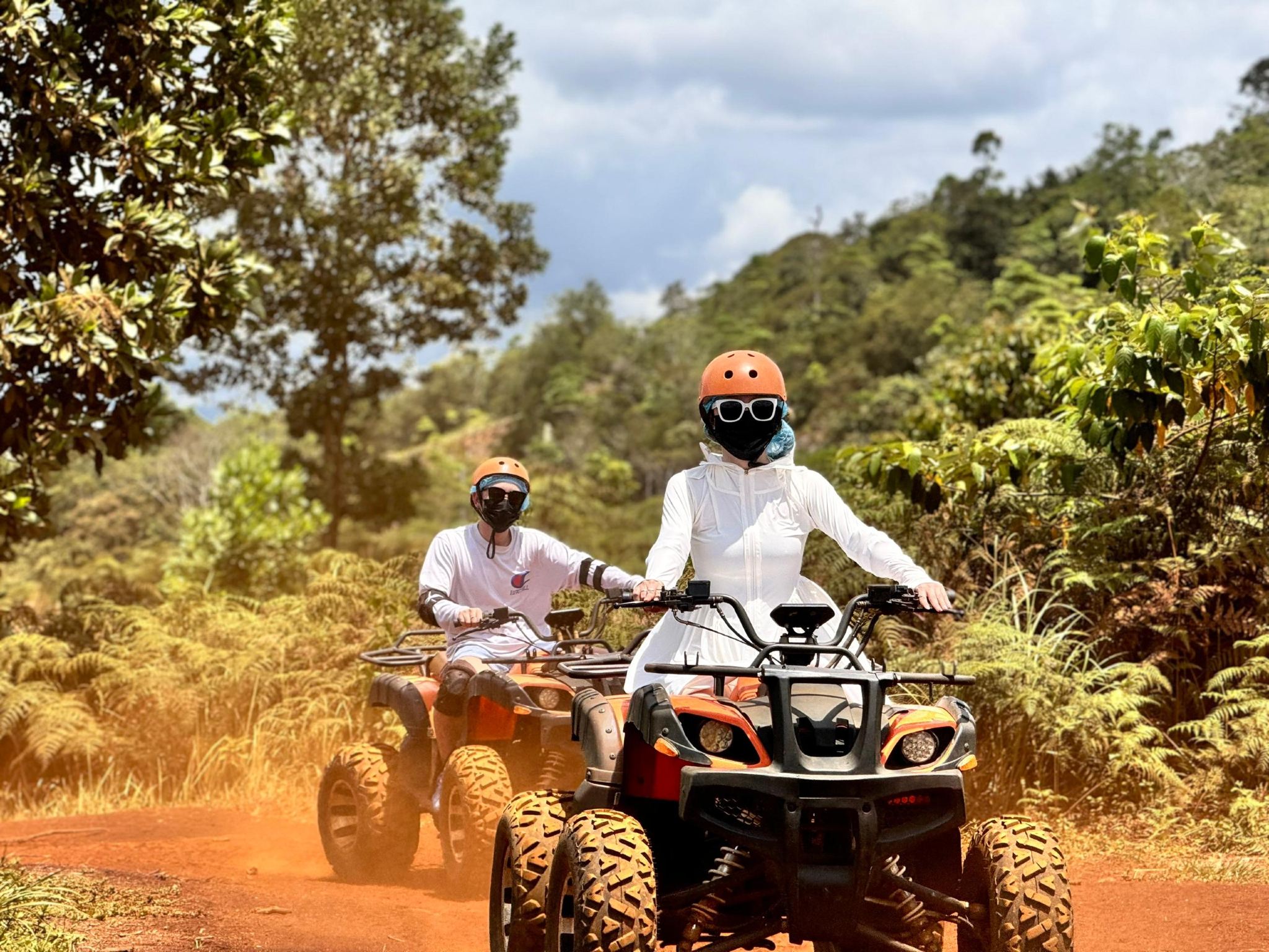 Excursión de un día a Desa Cattle Farm con ATV y parapente - viaje organizado con almuerzo