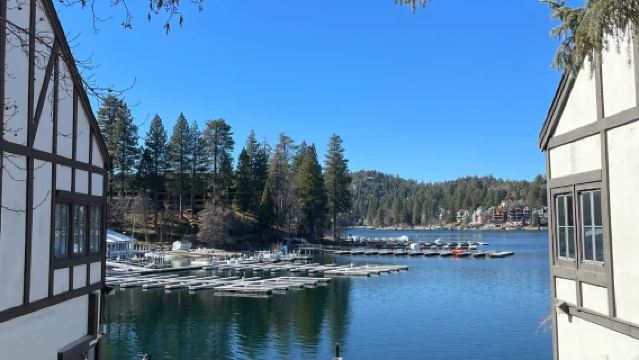 美國洛杉磯來回箭頭湖+大熊湖小鎮-一日遊-包車【精選老司機】