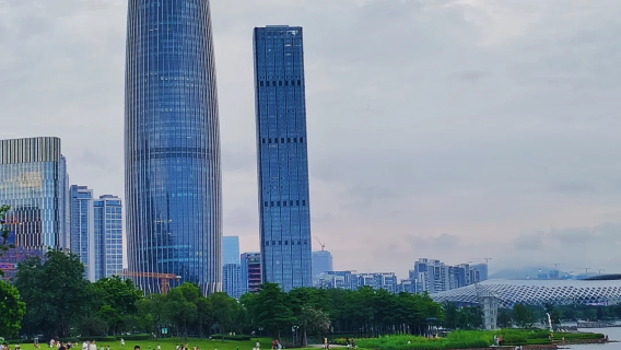 Guide touristique multilingue à Shenzhen (anglais, français, espagnol, russe) avec service d'accueil à l'aéroport/transfert aéroport en voiture privée à l'aéroport international de Bao'an