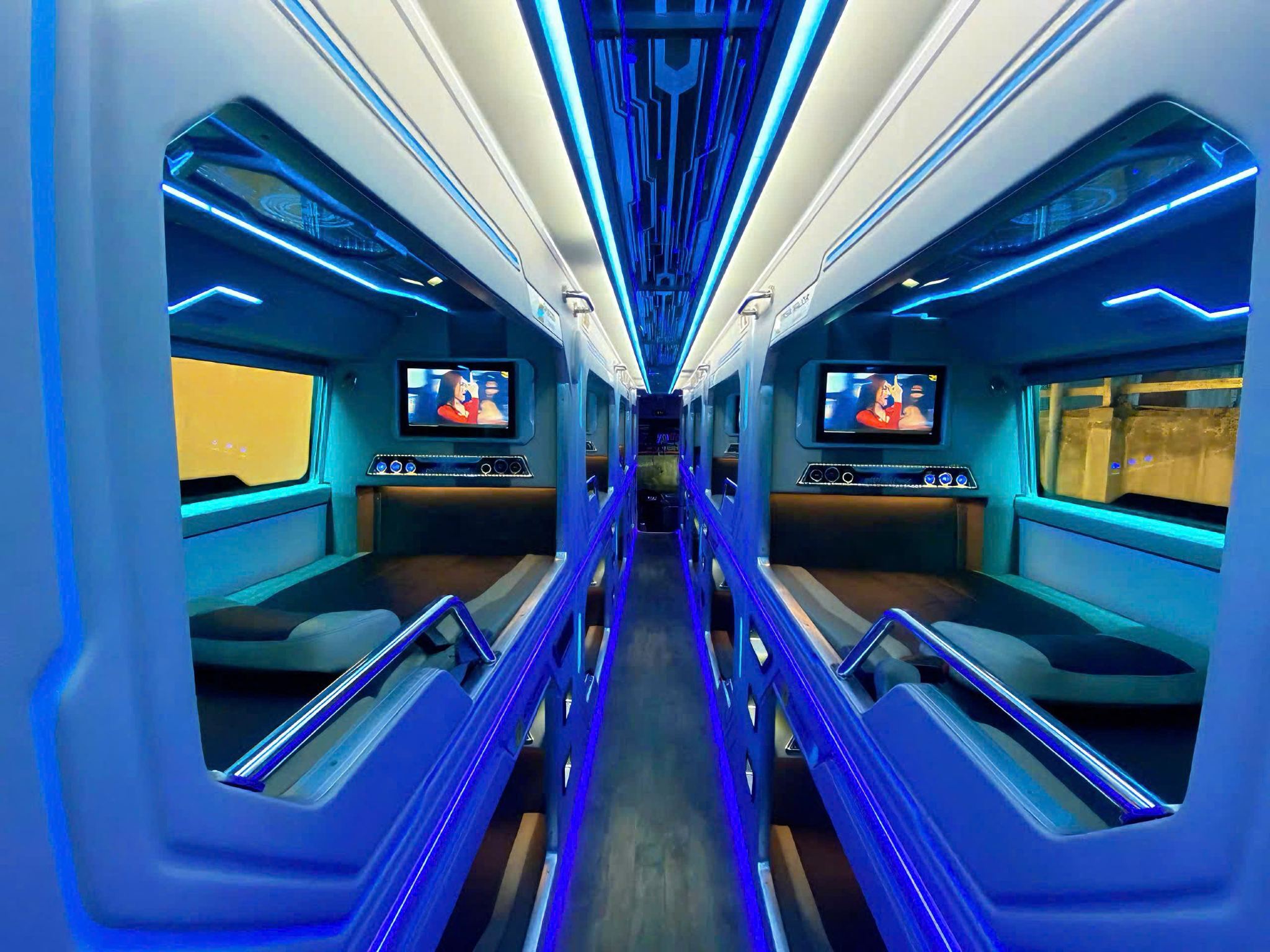 Sapa Express - Luxury Cabin Sleeper bus Sapa to Hanoi at 16PM